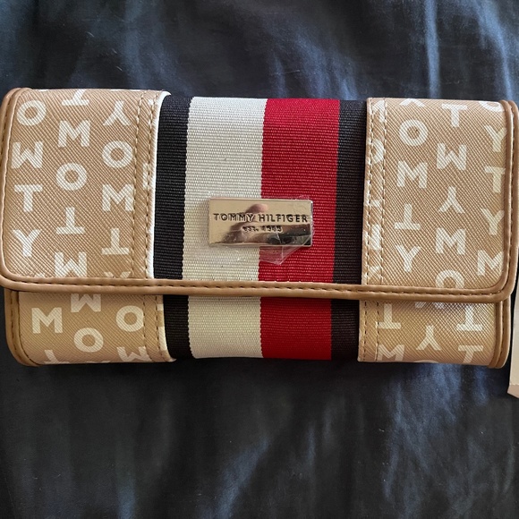 Tommy wallet - Picture 1 of 3